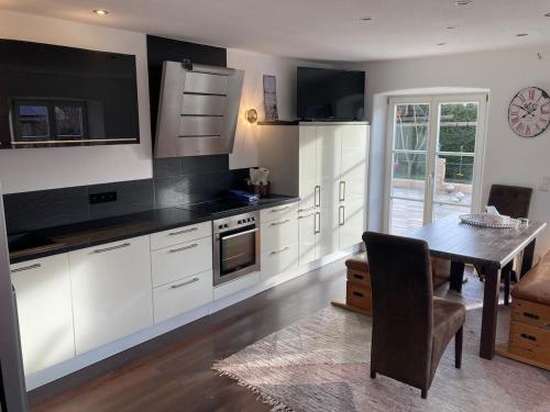 Lichtdurchflutete 65m2 Einliegerwohnung mit großer Südterrasse und Komfort-Bad (Lichtdurchflutete 65m2 Einliegerwohnung mit großer Sudterrasse und Komfort-Bad) in Gutenzell-Hurbel