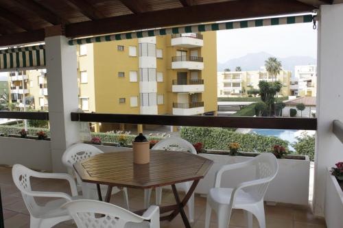 2 bedrooms, 5 beds