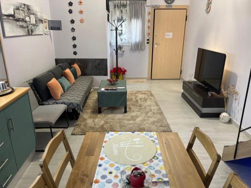 Chic & Cozy Apartment in Gazi, Athens 3