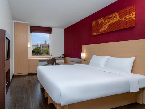 Ibis Bangkok Riverside in Bangkok langs elven