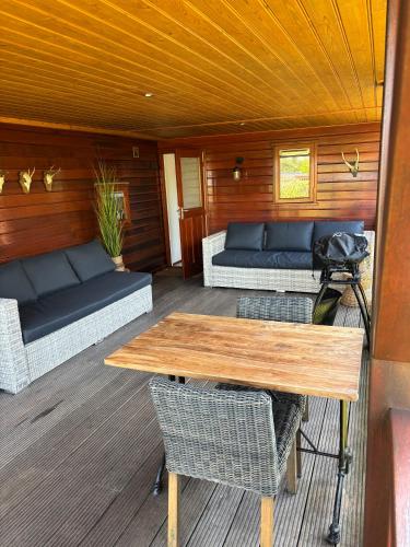 Balcony/terrace, Chalet De Drentse Rust in Erm