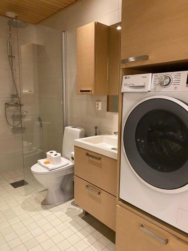 Bathroom, Gella Munkkisaarenkatu 2 in Eira