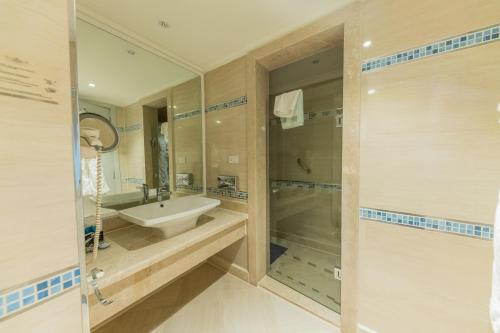 room detail thumbnail 2