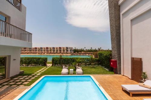 SUNRISE Crystal Bay Resort - Grand Select Room Type - Pool Suite- Posh Club