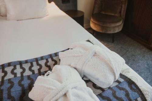 2 queen beds