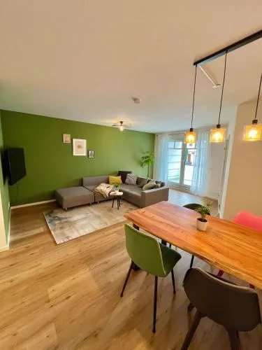 Stilvolles & helles Apartment mit Sonnen-Terrasse in Schwetzingen, Deutschland