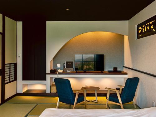 room detail thumbnail 2