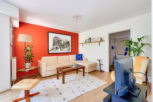 2BR Flat with balcony in the Heart of Marseille
