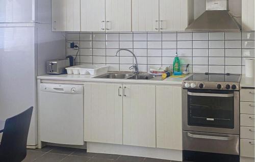ห้องครัว, 3 Bedroom Stunning Home In Kårböle (3 Bedroom Stunning Home In Karbole) in คอร์สโครเกน