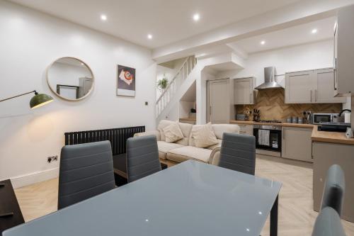 Modern house - Free parking - 2x bathrooms in Edge Hill
