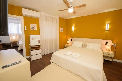 Casa Boutique con Terraza Ideal Familias y Grupos 11 pax Dos Hermanas gîte à louer Dos Hermanas