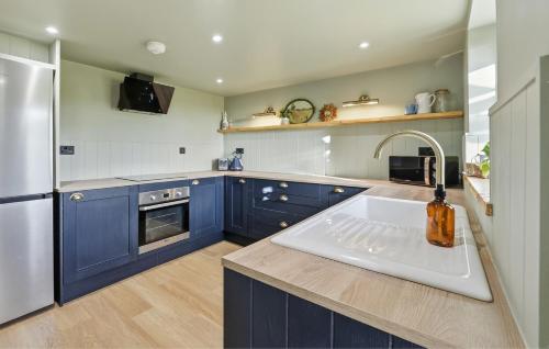 virtuve, Laburnum Cottage in Willington (Cheshire)
