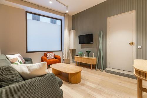 Elegant 3-room air-conditioned apartment in the heart of Paris 10