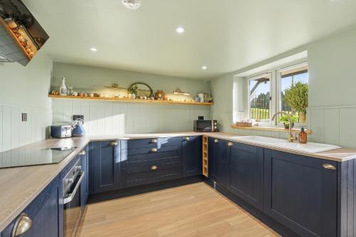 virtuve, Laburnum Cottage in Willington (Cheshire)