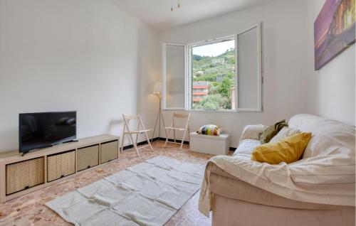 2 Bedroom Pet Friendly Apartment In Moneglia