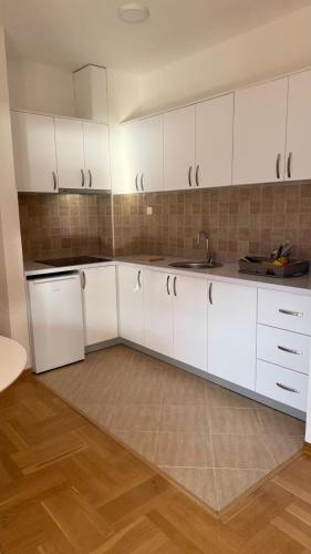 廚房, Apartmani Boka in 里桑