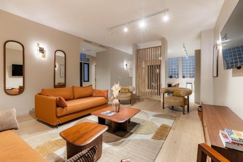 Large 4-room air-conditioned apartment with patio in Paris