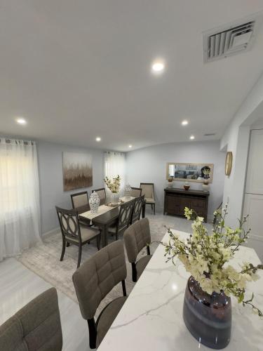 Your Ideal Getaway Awaits ! in 法明維爾