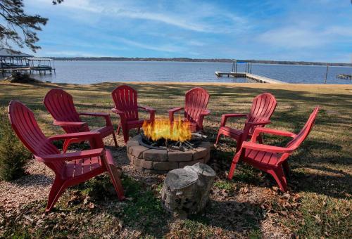 Létesítmények, Lakefront House with Boat Dock, BBQ in Peaceful Flint in Flint (TX)