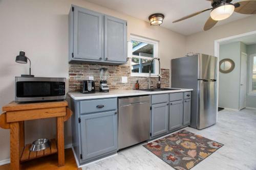 Konyha, Lakefront House with Boat Dock, BBQ in Peaceful Flint in Flint (TX)