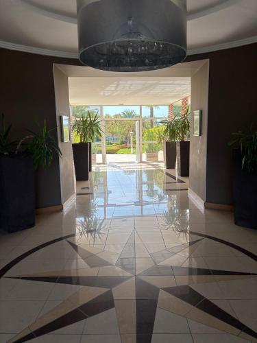 Dream vacation Apartment - Sea view, Pool, Park, 2 Min Walk to Beach, Parking in Avenue de Cannes