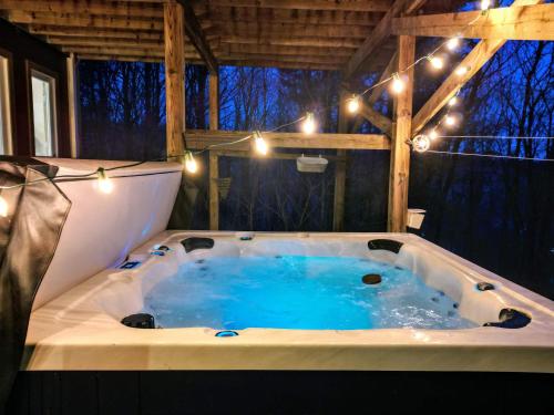Nature Escape with Spa - L'heritage du Lac in Lac Sainte-Marie (QC)