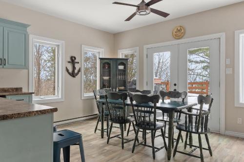 Nature Escape with Spa - L'heritage du Lac in Lac Sainte-Marie (QC)