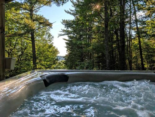 Nature Escape with Spa - L'heritage du Lac in Lac Sainte-Marie (QC)