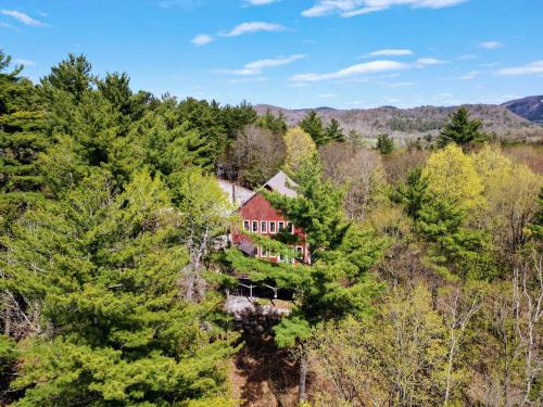 Nature Escape with Spa - L'heritage du Lac in Lac Sainte-Marie (QC)
