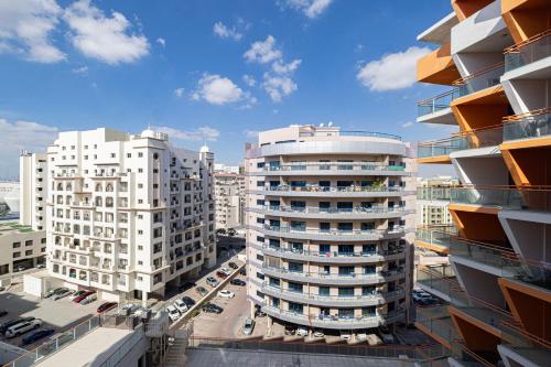 Stylish 1BR Apartment Near Silicon Mall & Airport in Dubai Silicon Oasis