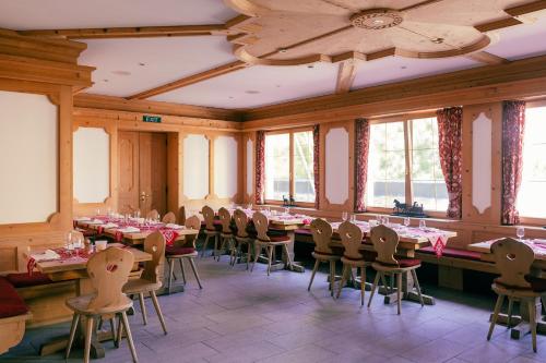 Ресторан, Hotel Corvatsch - Web Check-in in Санкт-Моріц