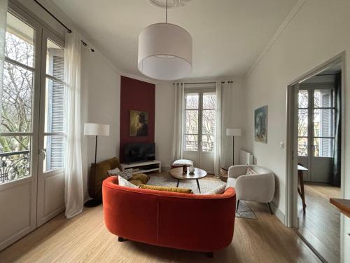 Nimes , appartement rénové dans immeuble classé.