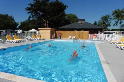 ZEcamping 3 étoiles animaux acceptés avec piscine chauffée à Guérande – khách sạn tại Guerande