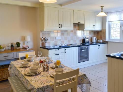 Kitchen, Dinmont Cottage in Shilbottle