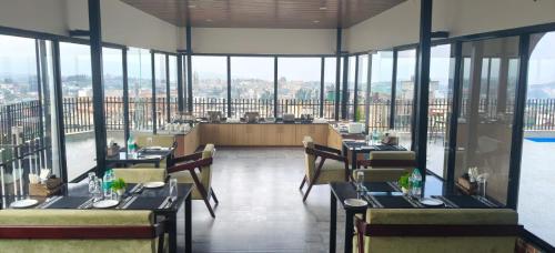 Restaurant, Kynjing Suites in Shillong