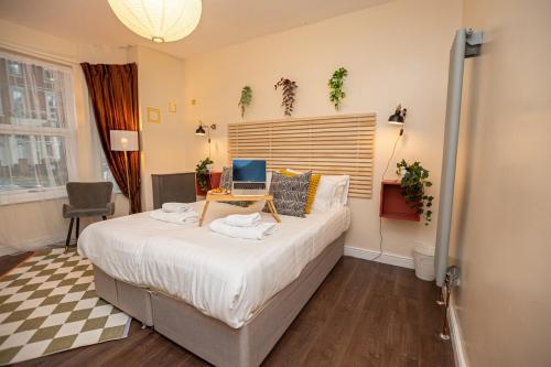 Group-Friendly 4-Bedroom House Near Nottingham Arboretum & Castle in 拉德福德