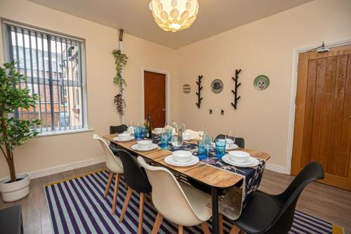 Group-Friendly 4-Bedroom House Near Nottingham Arboretum & Castle in 拉德福德