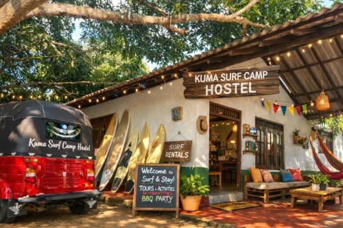 Kuma Surf Camp Hostel – khách sạn tại Weligama