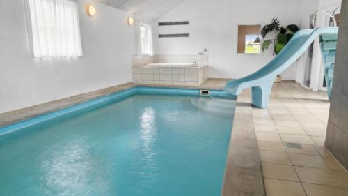 สระว่ายน้ำ, Villavilla 208 - Marielyst, Lollandfalstermøn in ไอเดสทรุป