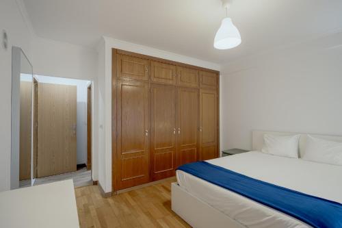 Carcavelos Bright & Modern Apartment by Homing - image 5