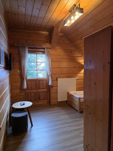 4 twin beds