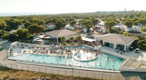 ZEcamping 4 à 300m de la plage piscine club enfant animaux acceptés