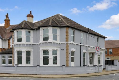 Humberside Apartments Spacious Cleethorpes Stay with Parking - Netherwood