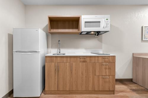 廚房, WoodSpring Suites Harrisburg Carlisle in 卡萊爾市中心