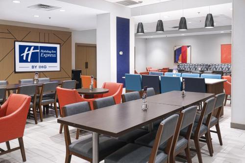 Holiday Inn Express Washington DC - Springfield an IHG Hotel - image 21