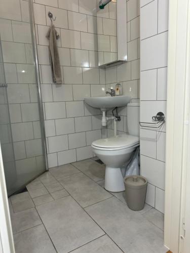 Shower, Oslo Central Guesthouse & City Rooms in Grünerløkka