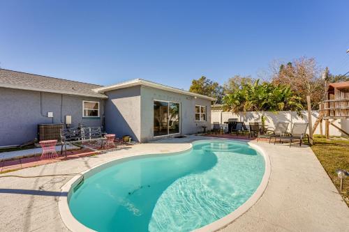 Sun-Kissed Largo Escape Private Pool and Patio in Largo, USA