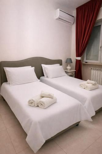 2 twin beds