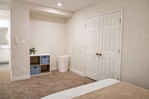 Two Bedroom Loft King Beds Down Town Convenience - image 2