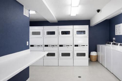 Two Bedroom Loft*Great Location*Award Winning Beds - image 5